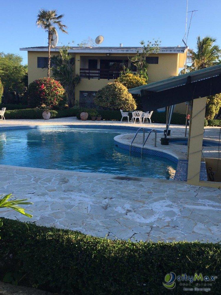 Casa Vacacional en Venta con Piscina en Guayacanes