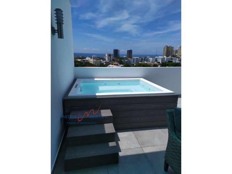 Penthouse en lujosa Torre,Totalmente Amueblado, terraza con vista al mar, sector Gazcue, Santo Domingo.